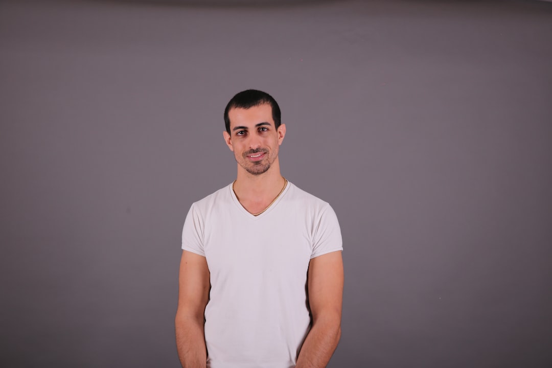 man in black crew neck t-shirt